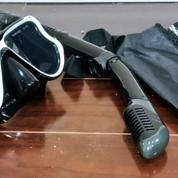 Snorkeling Gear - Picture 2 of 3